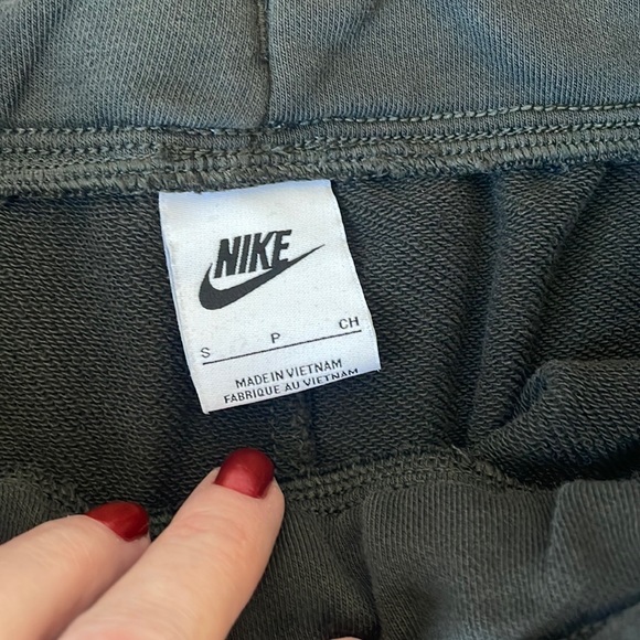 Women’s Nike High-Waisted Fleece Sweatpants - Picture 7 of 7